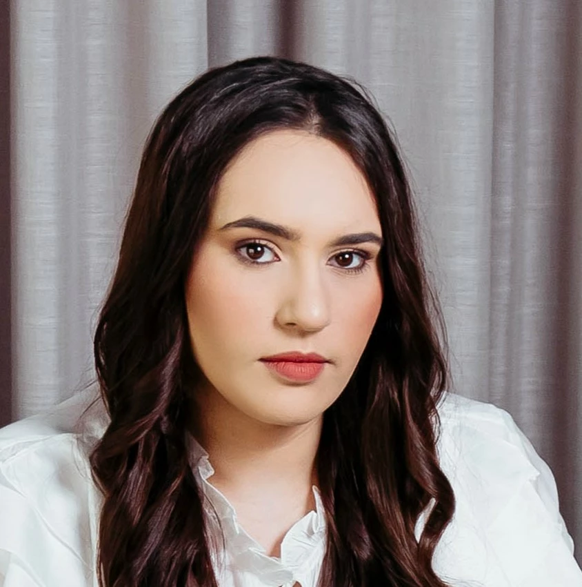 Livia Neves Pinheiro   Advogada