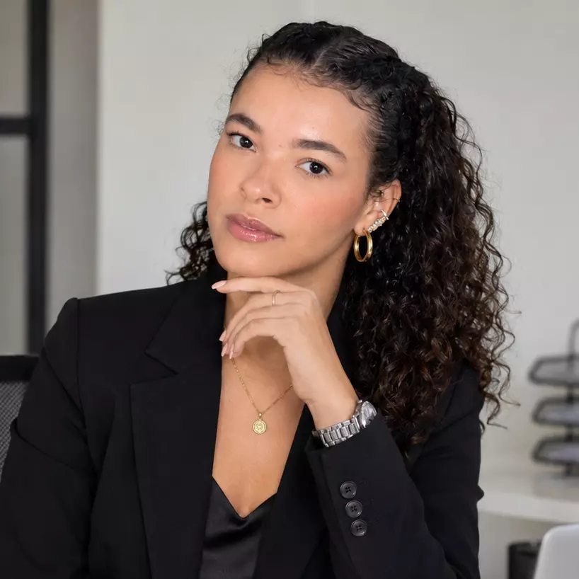 Julia Mendonça 