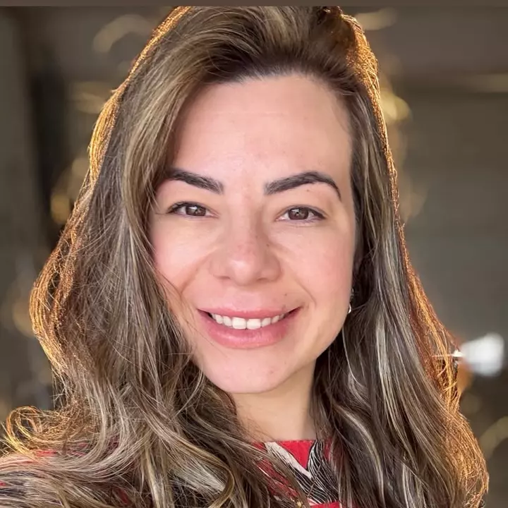 Carla Emilaine Lacerda Brandeburski